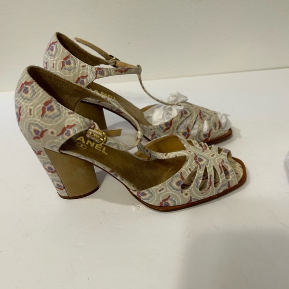 Chanel Cloth Heels New without Box - Picture 4 of 8